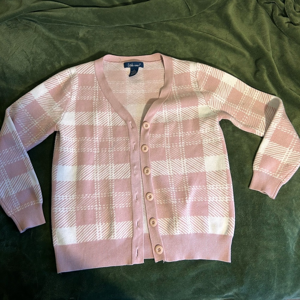 pink sweater